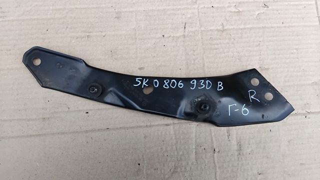 Кронштейн супорту радіатора нижнього 5K0806930B VAG