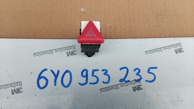 Кнопка аварійки Skoda Fabia I