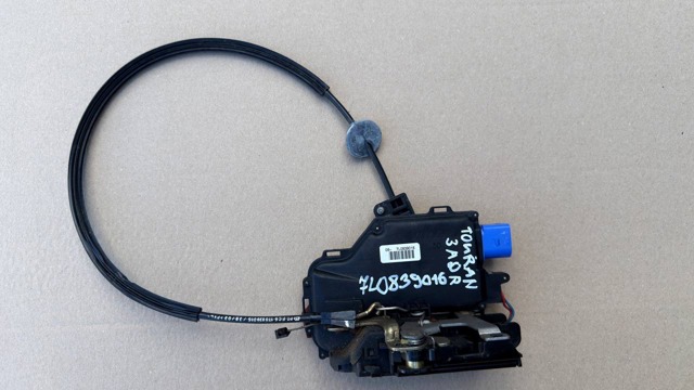 Замок задньої дверї, правої 7L0839016 VAG