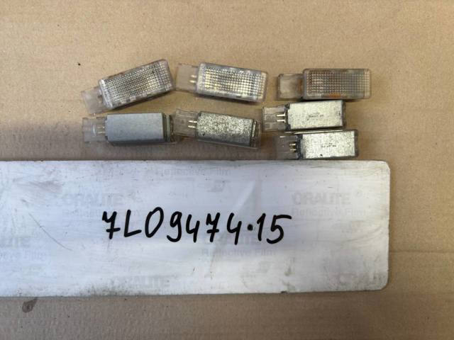 Плафон підсвічення бардачка 7L0947415 VAG