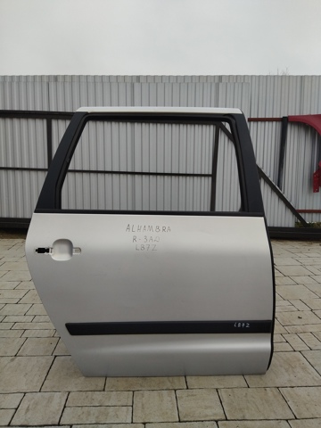 Двері пасажирські задні праві 7M3833106 VAG
