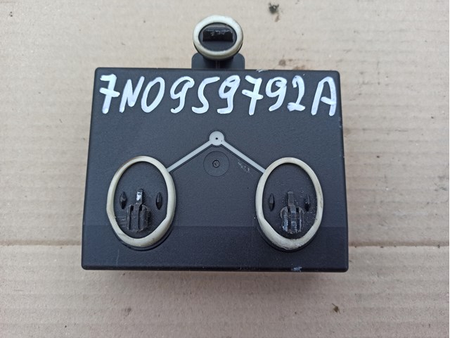 Блок комфорту передніх дверей 7N0959792A VAG