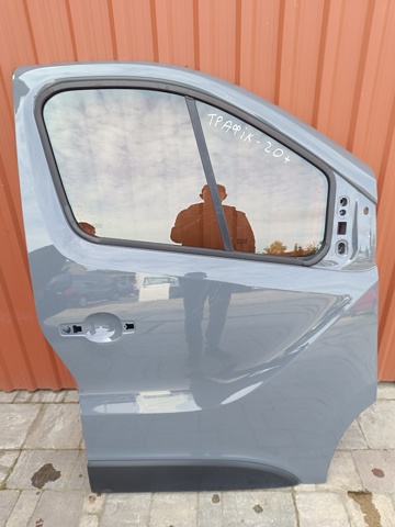 Дверка передня права 801005445R RENAULT