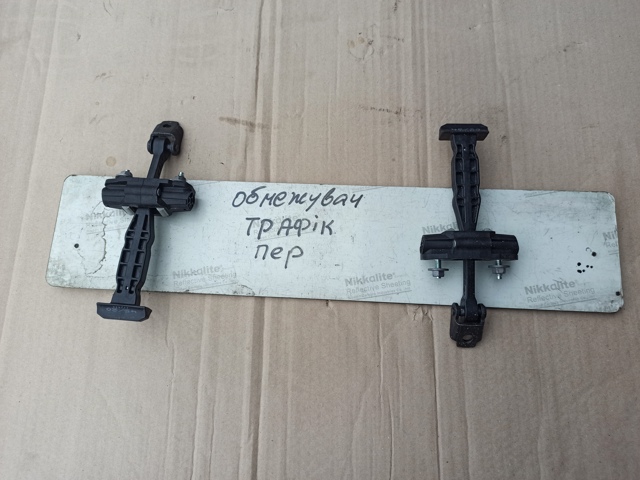 Обмежувач відкриття дверей, передній 804300242R RENAULT