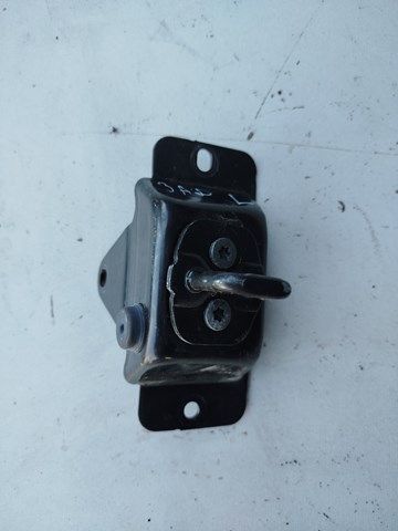 Фіксатор/петля (зацеп) замка дверей задньої 8200778368 NISSAN
