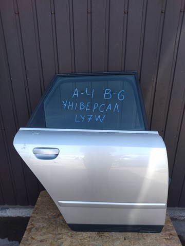 Двері пасажирські задні праві 8E0833052 VAG
