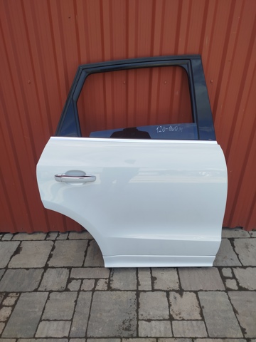 Двері пасажирські задні праві 8R0833052B VAG