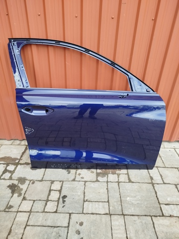 Пасажирські передні двері 8Y0831052 VAG