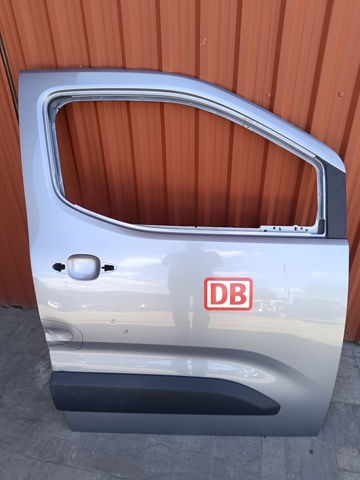 Пасажирські передні двері 9004Z6 PEUGEOT