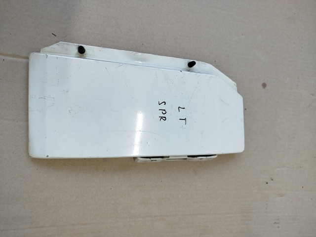 Лючок паливного бака A9067500004 MERCEDES