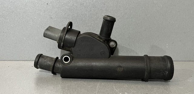 Водяний патрубок 038121132D VAG