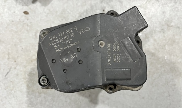 Заслінка повітряна 03C133062B VAG