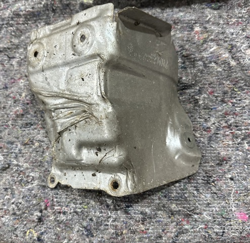 Кришка випускного колектора 03D253235H VAG