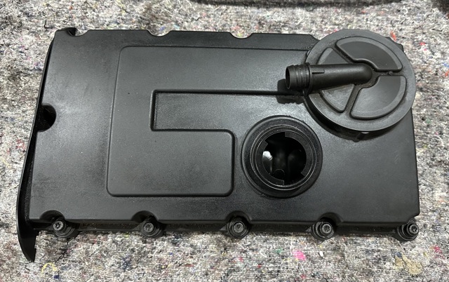 Кришка двигуна 03G103469N VAG