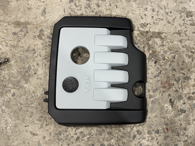 Кришка двигуна декоративна 03G103925BG VAG