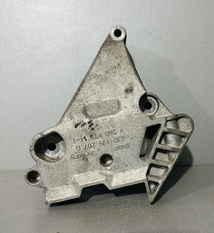Кронштейн подушки (опори) двигуна, правої 03G199207G VAG