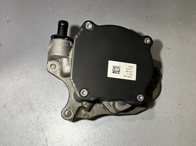 Насос вакуумний 03L145207 VAG
