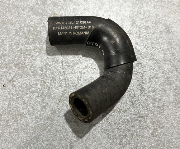 Трубопроводи і шланги системи охолодження 04L121058AA VAG