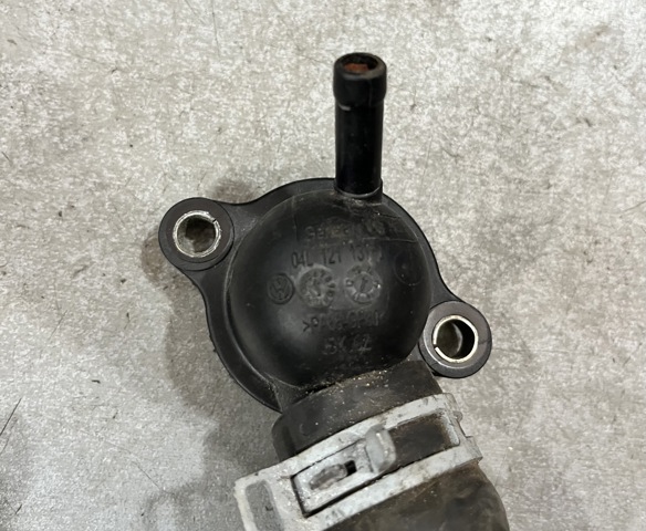 Водяний патрубок 04L121131E VAG