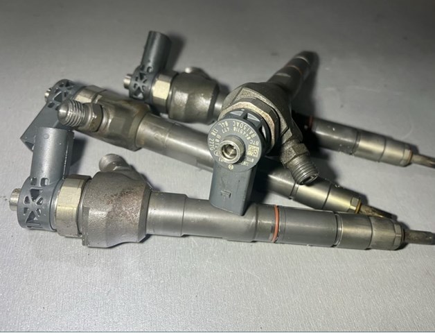 Форсунка дизельна в зборі, розпилювач + тримач 04L130277G VAG