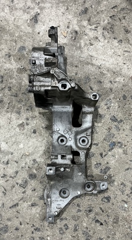 Кріплення генератора 04L903143B VAG