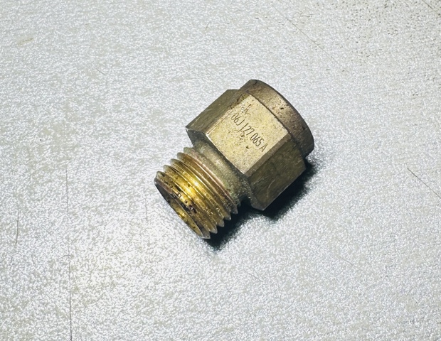Штуцер сполучний ПНВТ на рампу 06J127065A VAG
