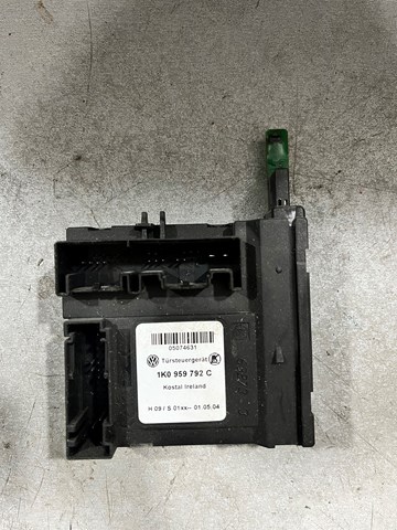 Двигун склопідіймача двері передньої, правої 1K0959792C VAG