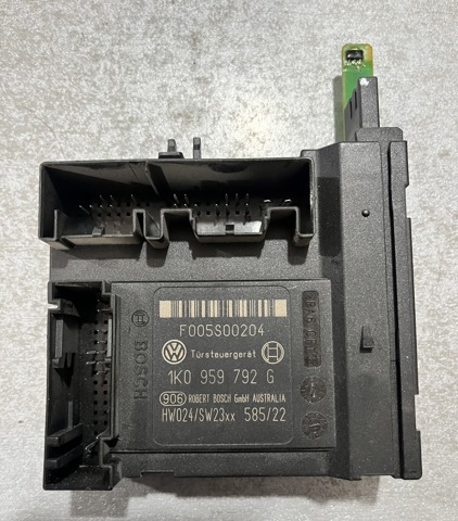Двигун склопідіймача двері передньої, правої 1K0959792G VAG