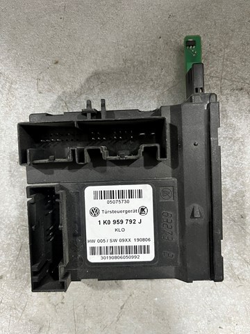 Двигун склопідіймача двері передньої, правої 1K0959792J VAG