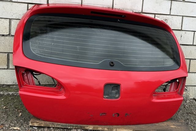 Двері багажника 1P0827024 VAG