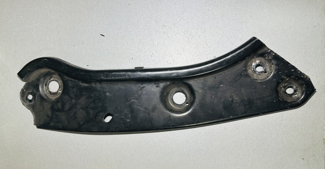 Кронштейн супорта радіатора, верхній 1T0805932 VAG