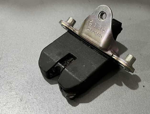 Центральний замок багажника Шкода Октавія II A5