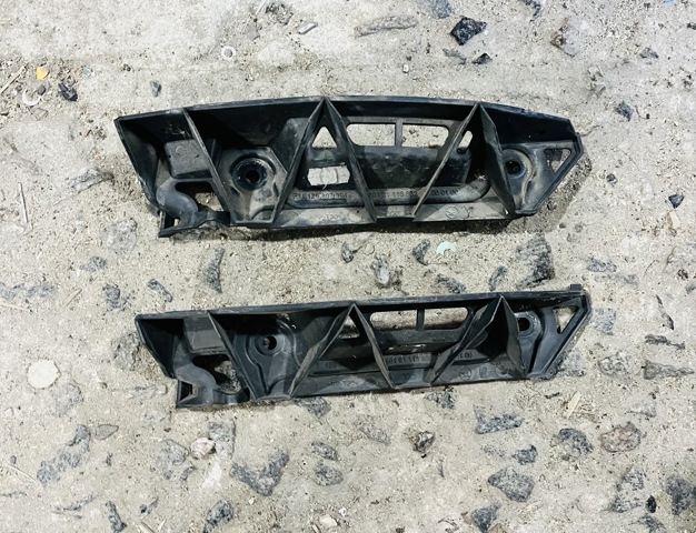 Напрямна заднього бампера, права 1Z9807394 VAG