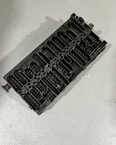 Монтажний блок Фольксваген Гольф II