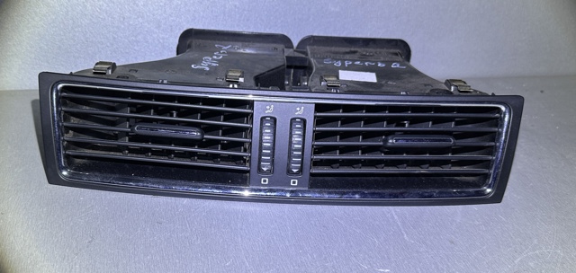 Решітка повітропровода 3T0820951A VAG