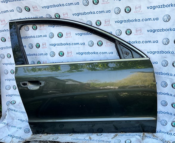 Дверка передня права 3T0831056 VAG