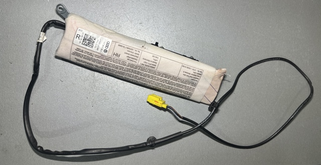 Подушка безпеки AIRBAG спинки сидіння, правого 3T0880242A VAG