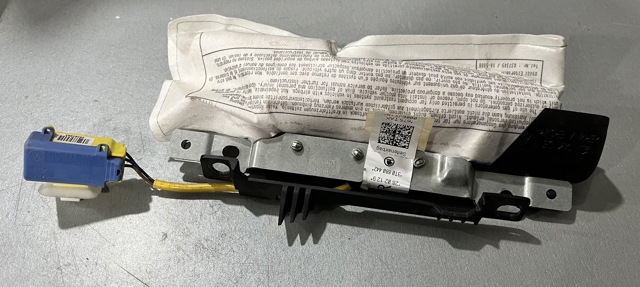 Подушка безпеки AIRBAG спинки сидіння, правого 3T0880442 VAG