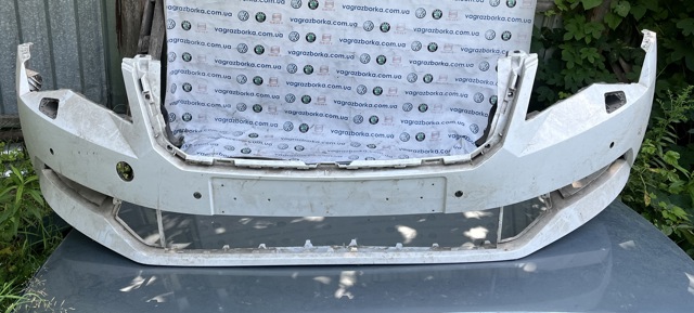 Бампер передній 3V0807221 VAG