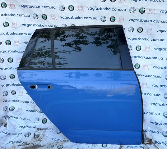 Двері пасажирські задні праві 5E9833056C VAG