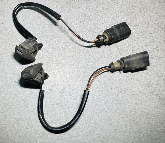 Сопло склоомивача вітрового скла 5J0955986 VAG