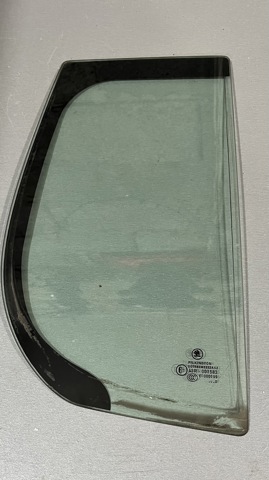 Задня кватирка права 5J6845210AG VAG