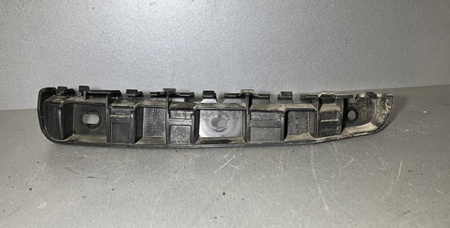 Направляюча заднього бампера, права 5L6807394A VAG