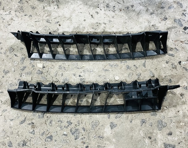Кріплення бамера ліве 5L6807863A VAG