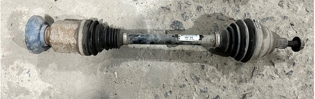 Піввісь передня, права 5N0407764J VAG