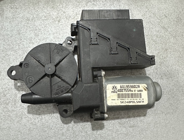 Двигун склопідіймача двері передньої, правої 6Q1959802A VAG