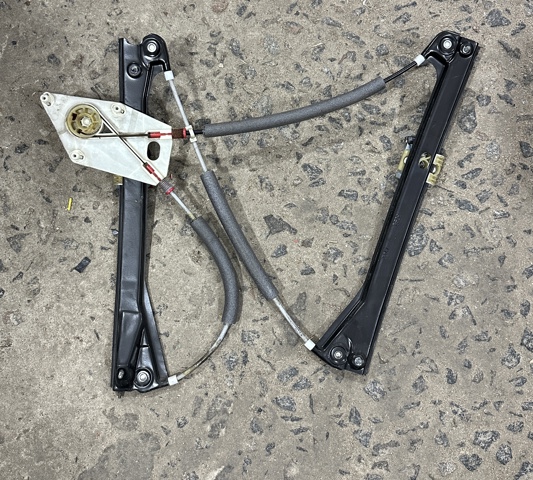 Склопідйомник передньої правої двері 6R4837462D VAG
