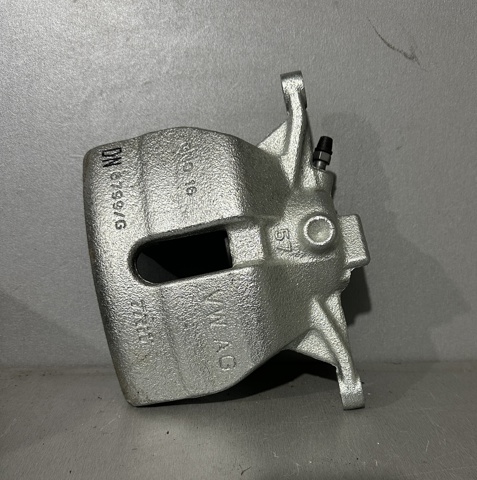 Супорт гальмівний, передній, правий 8V0615124A VAG