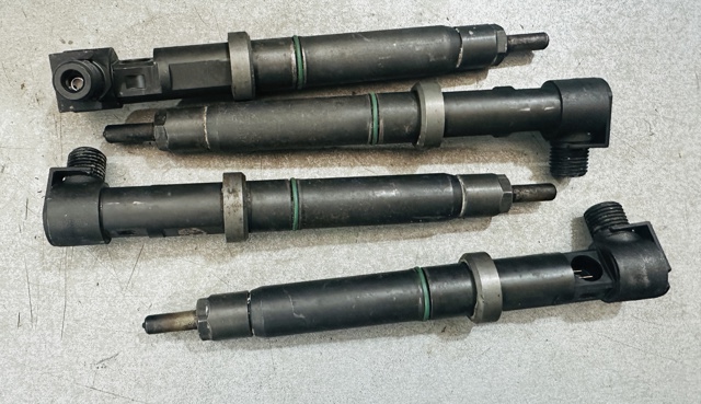 Форсунка дизельна в зборі, розпилювач + тримач A6510702787 MERCEDES