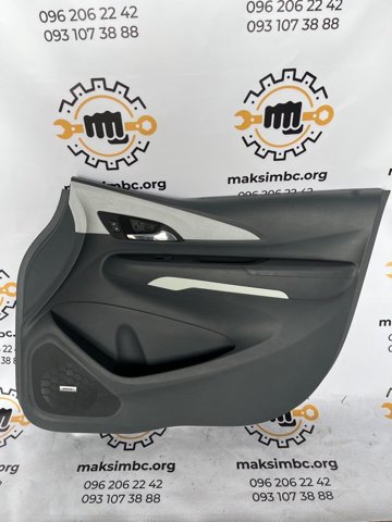 Обшивка передніх дверей правих 42768504 GM